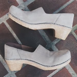 dansko || gray clogs size 40